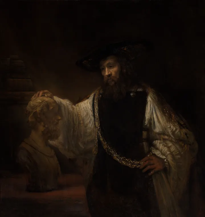 Pintura de um homem com corrente de ouro tocando um busto de mármore